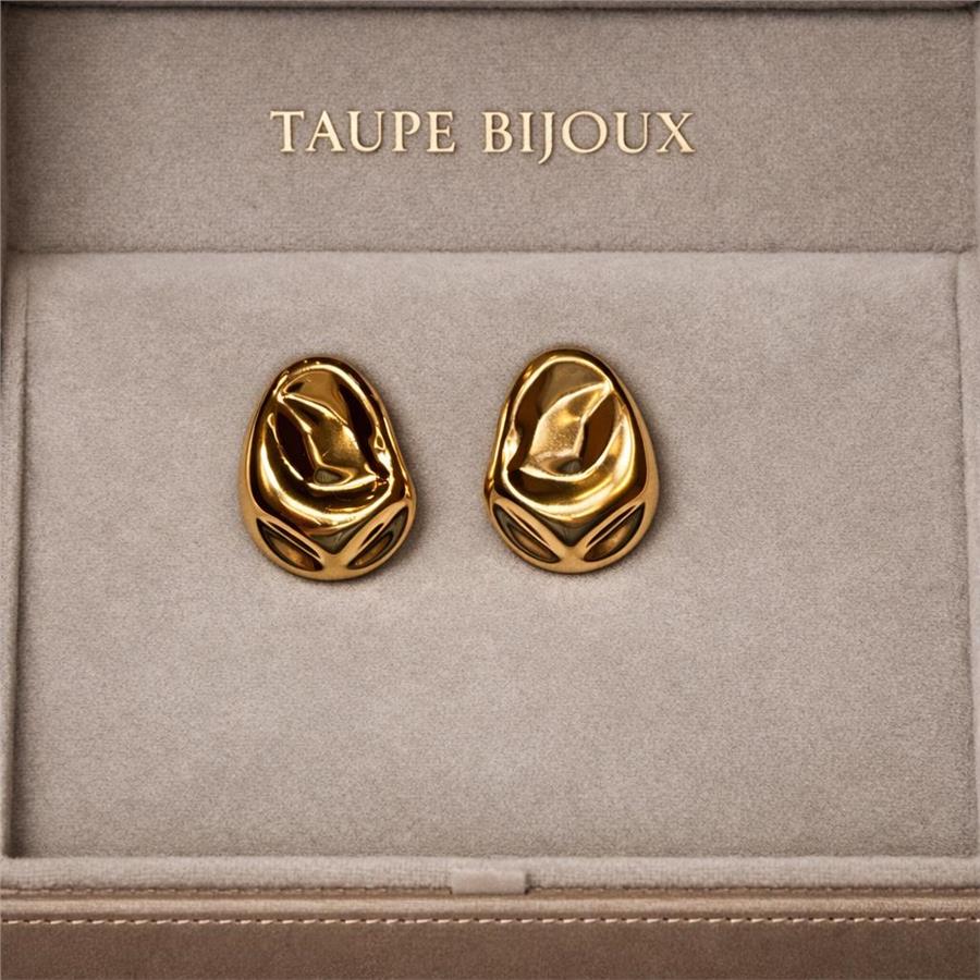 Avery Modern Formlu Altın Renk Küpe